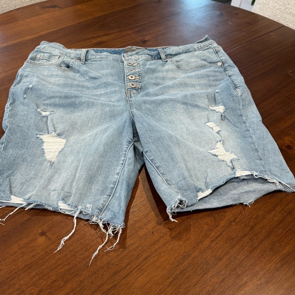 Torrid Women’s Distressed Bermuda Shorts Size 20
